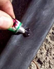 ApplyingGlue2.jpg (27369 bytes)