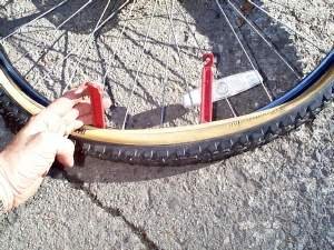 PryingTireBackOn.jpg (50526 bytes)